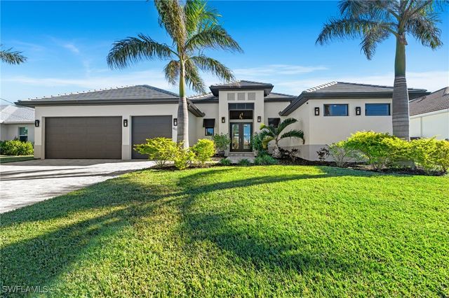 $999,950 | 4611 Southwest 17th Place | Cape Coral