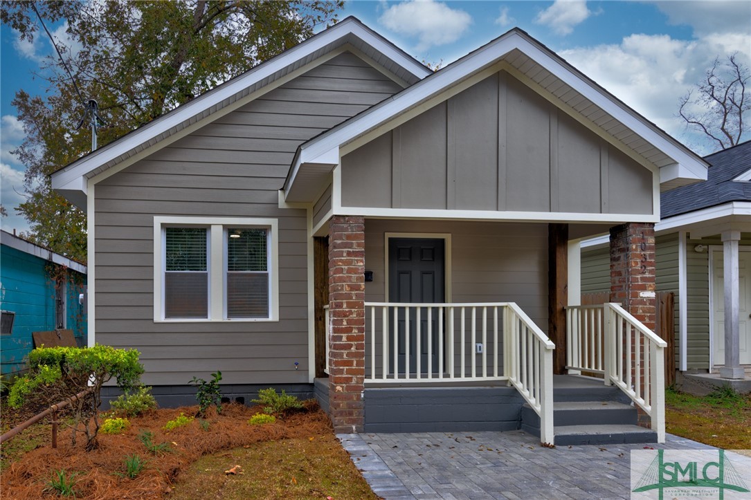 Beautiful renovated bungalow w/ front porch & driv