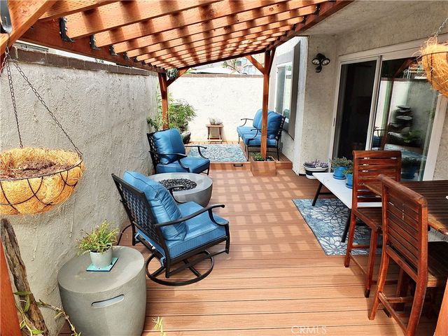 $555,000 | 4152 Elm Avenue, Unit 2 | Bixby Knolls