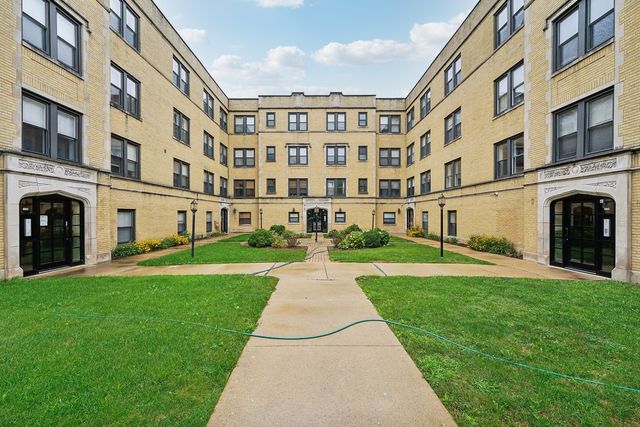 $334,900 | 5158 North Avers Avenue, Unit 1W | Albany Park