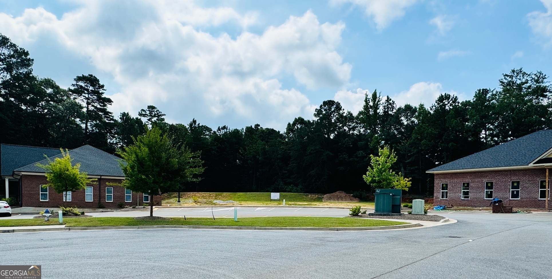 a view of a swimming pool and outside seating area