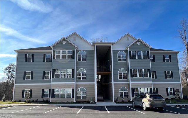 $1,345 | 2607 Pennoak Way, Unit J | Greensboro