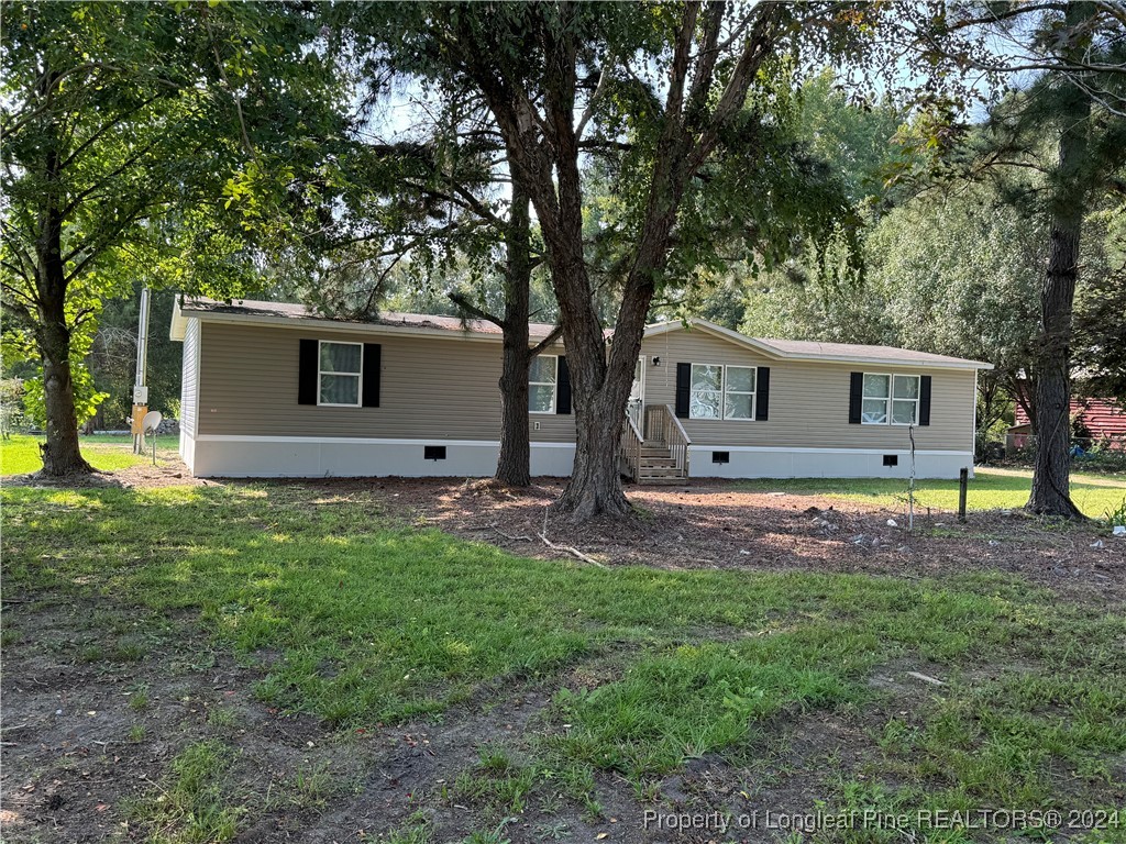 a view of a house with a backyard