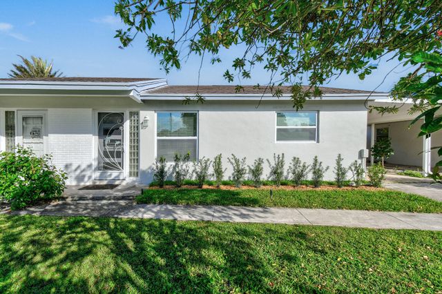 $3,500 | 1004 Stillwater Drive | Jupiter