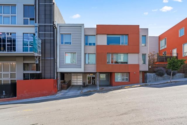 $558,000 | 570 Innes Avenue, Unit 203 | Hunters Point