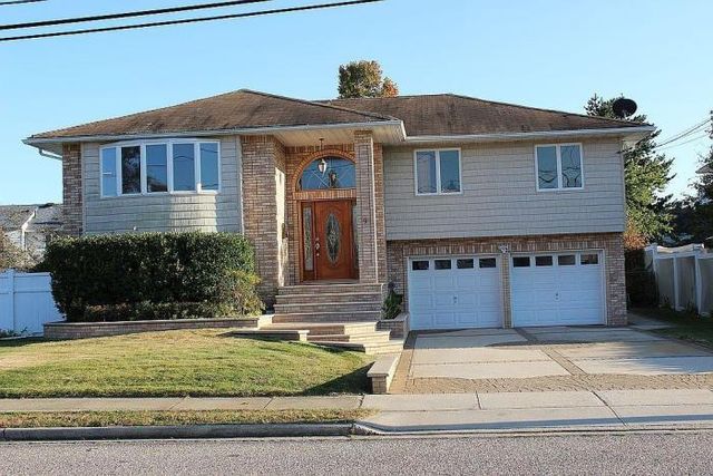 $929,000 | 9 Comet Lane | Massapequa