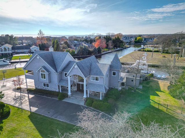 $2,850,000 | 14 The Sail | East Islip