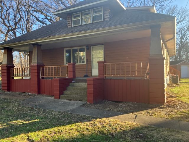 $2,395 | 615 South Main Street | Wauconda