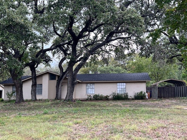 a view of a house with a yard