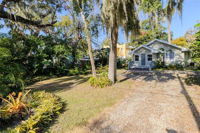 $2,000 | 827 Downing Street | Southwest New Smyrna Beach