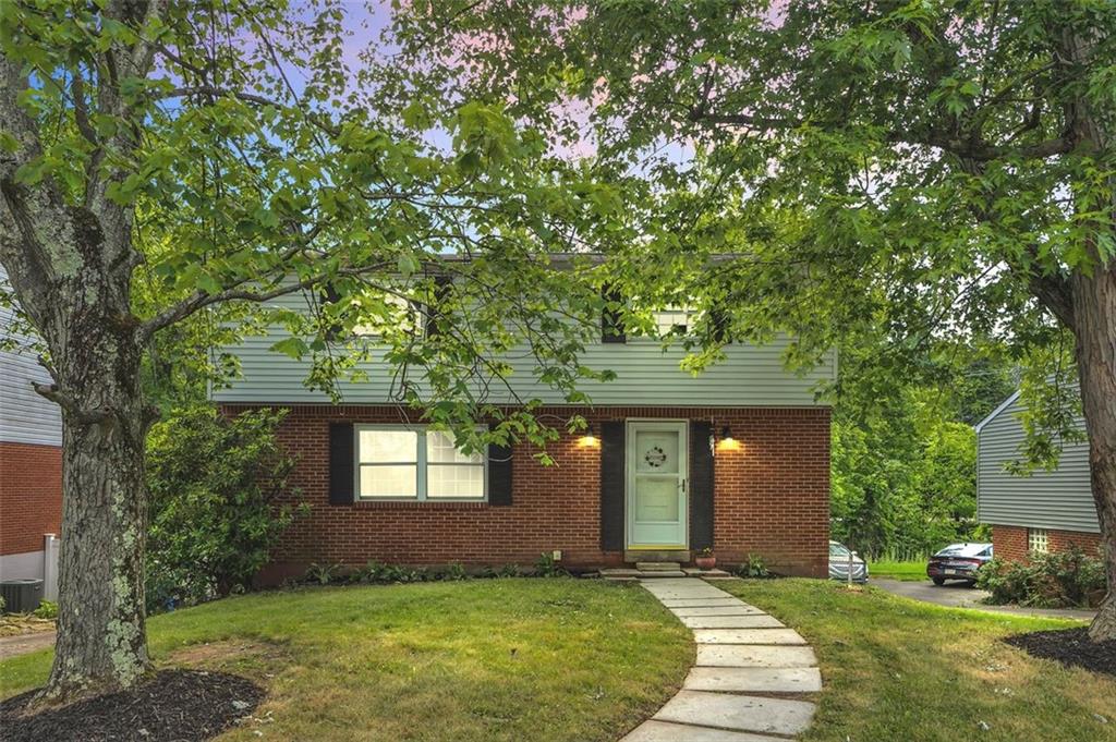 a view of a house with a yard