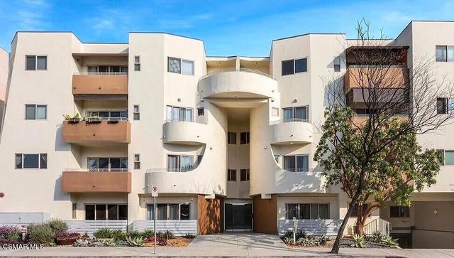 $3,895 | 5016 Bakman Avenue, Unit 104 | North Hollywood