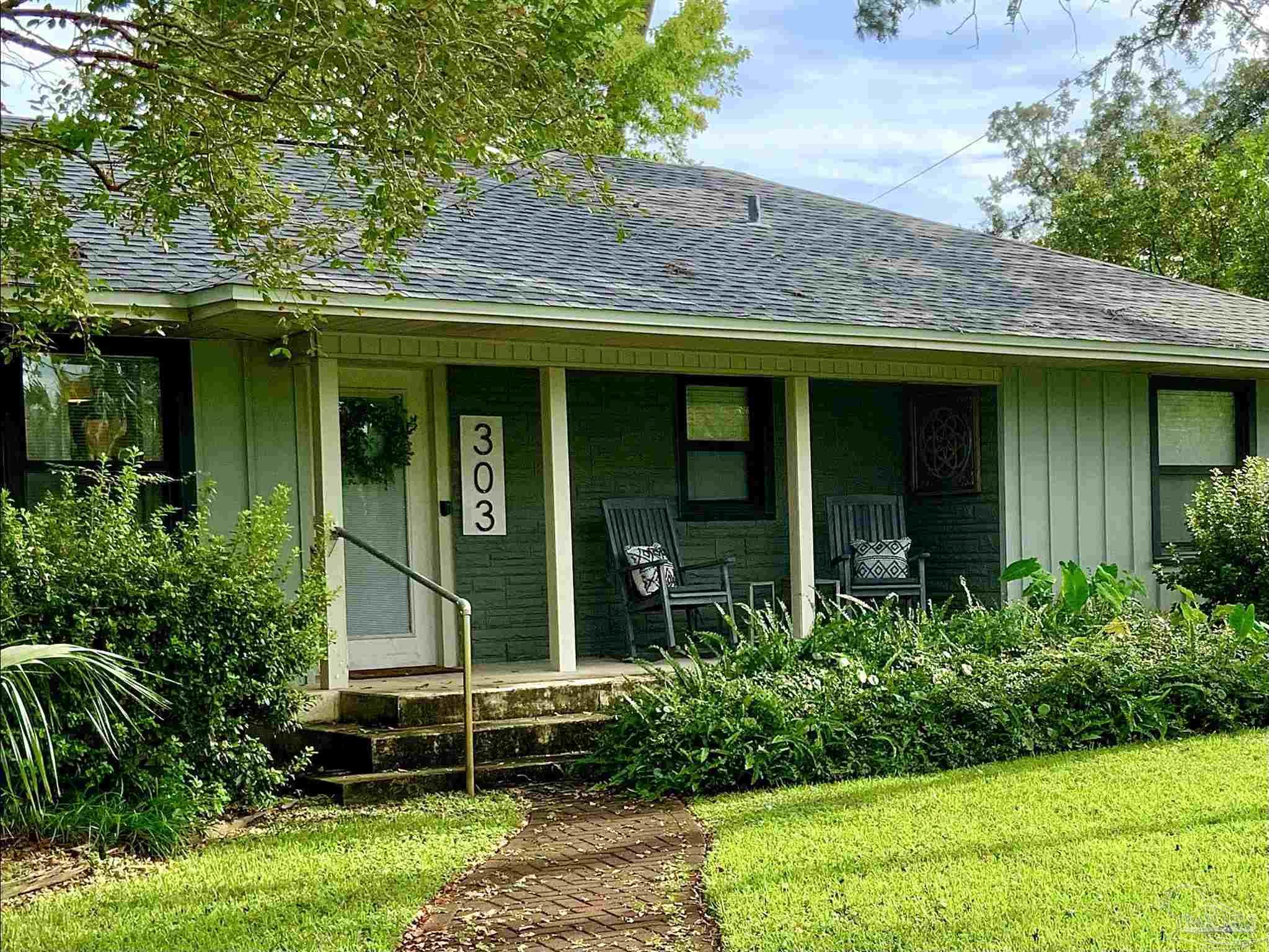 a view of a house with a yard