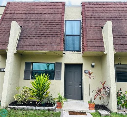 $305,000 | 8988 Palm Tree Lane, Unit 8988 | Westview