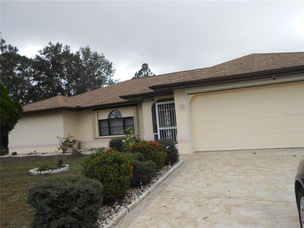 a front view of house with yard