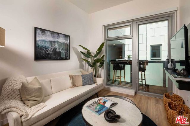 $3,510 | 3223 Wilshire Boulevard, Unit 202 | Santa Monica