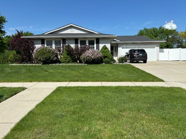 $550,000 | 3991 Whispering Trails Drive | Hoffman Estates