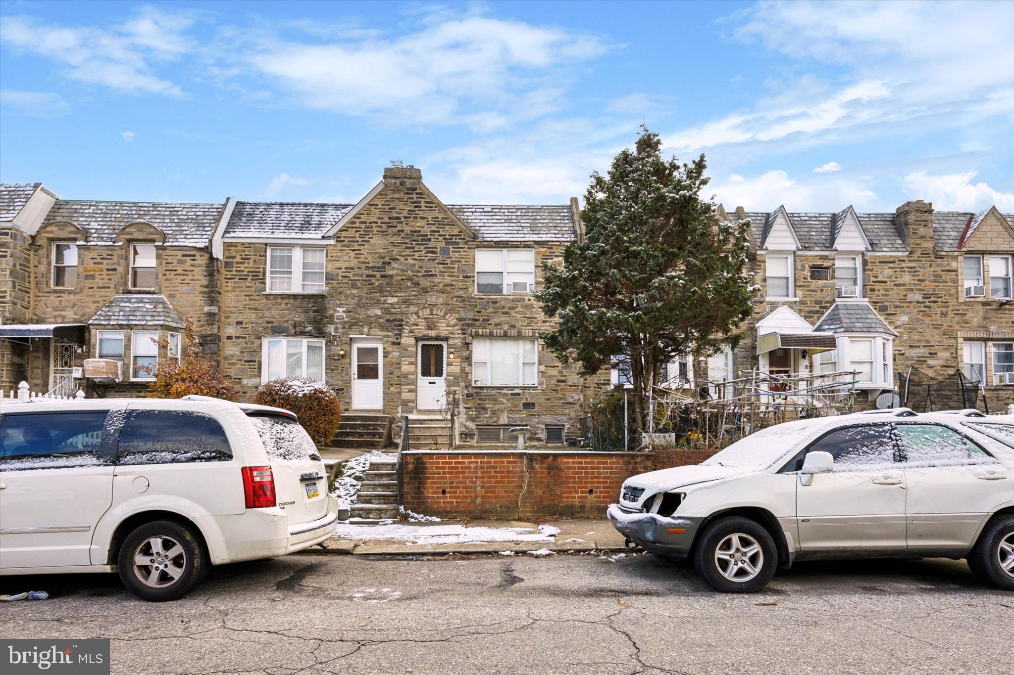 a car parked in front of a building