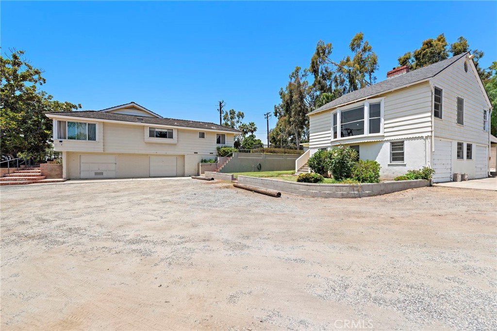 a view of backyard of house