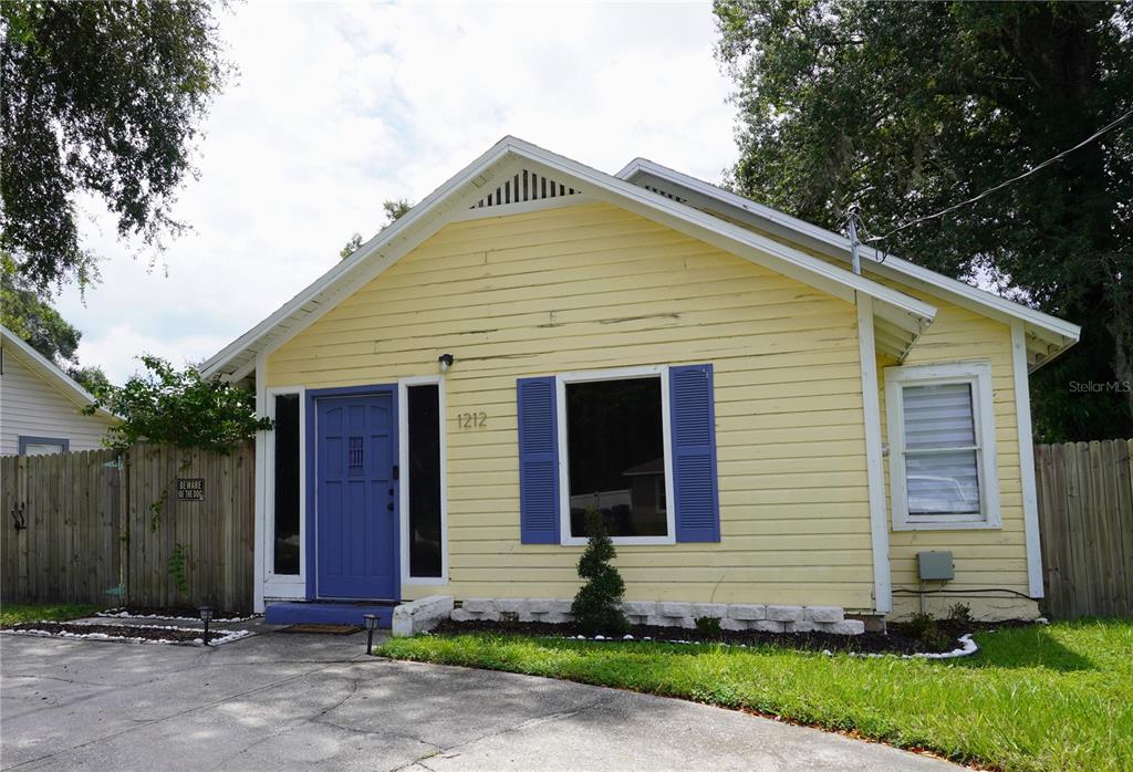 a front view of house with yard