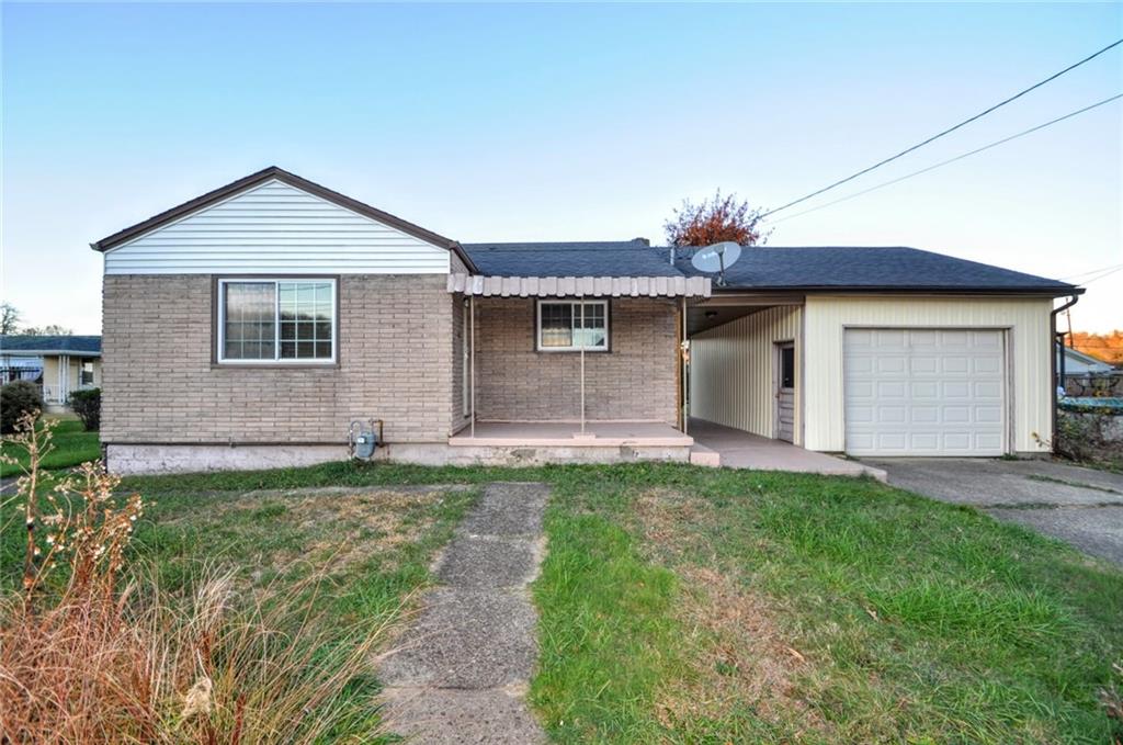 a front view of house with yard and garage