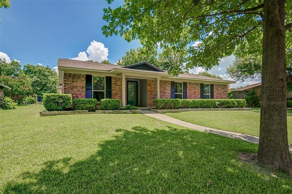 Single story home with a front yard