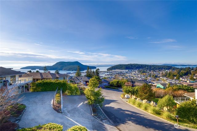 $1,300,000 | 1917 Tweed Place | Anacortes