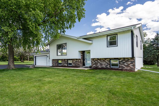 $465,000 | S15W32035 High Meadow Circle | Genesee