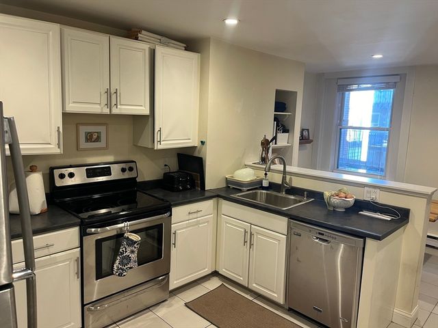 $2,150 | 73 Lubec Street, Unit 3R | East Boston