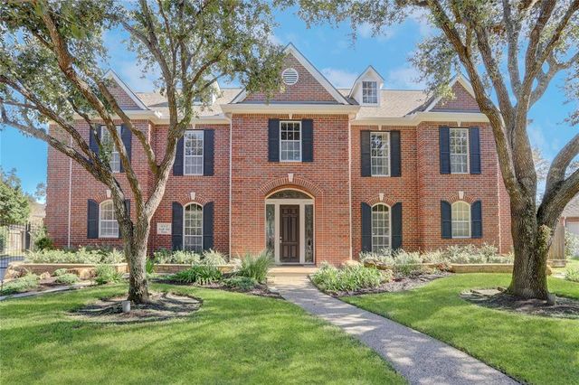 $999,000 | 4003 South Oak Circle | Sugar Land