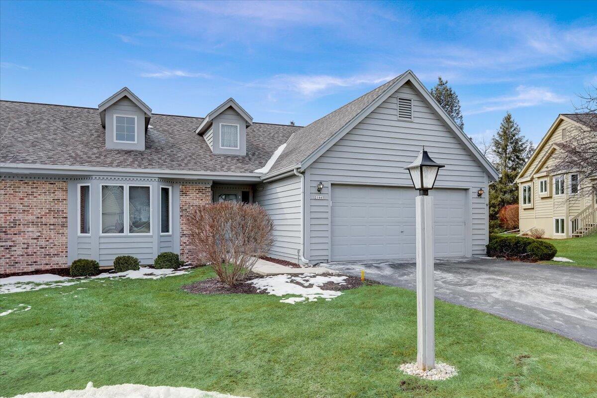 21445 Hallendale Court, Brookfield, WI 53045 Compass