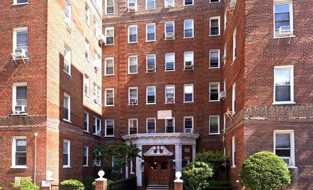 $2,200 | 63-109 Saunders Street, Unit B12 | Rego Park