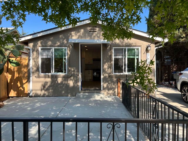 $4,500 | 212 South Rengstorff Avenue | Castro City