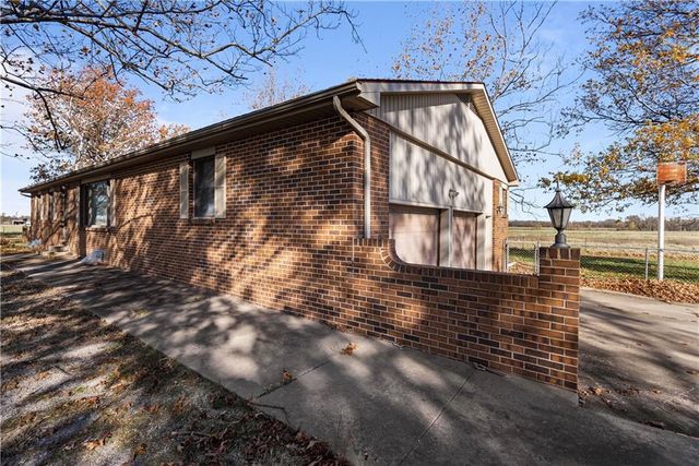 $300,000 | 4270 Highway 59 | Ladore Township - Neosho County