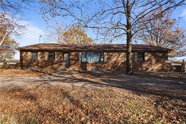 $300,000 | 4270 Highway 59 | Ladore Township - Neosho County