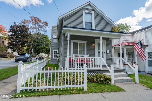 $2,100 | 140 Clinton Street | Saratoga Springs