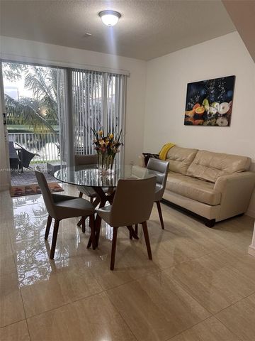 $640,000 | 8134 Northwest 108th Place | Islands of Doral