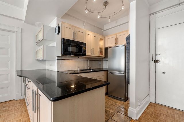 $669,000 | 21 Beacon Street, Unit 5T | Downtown Boston