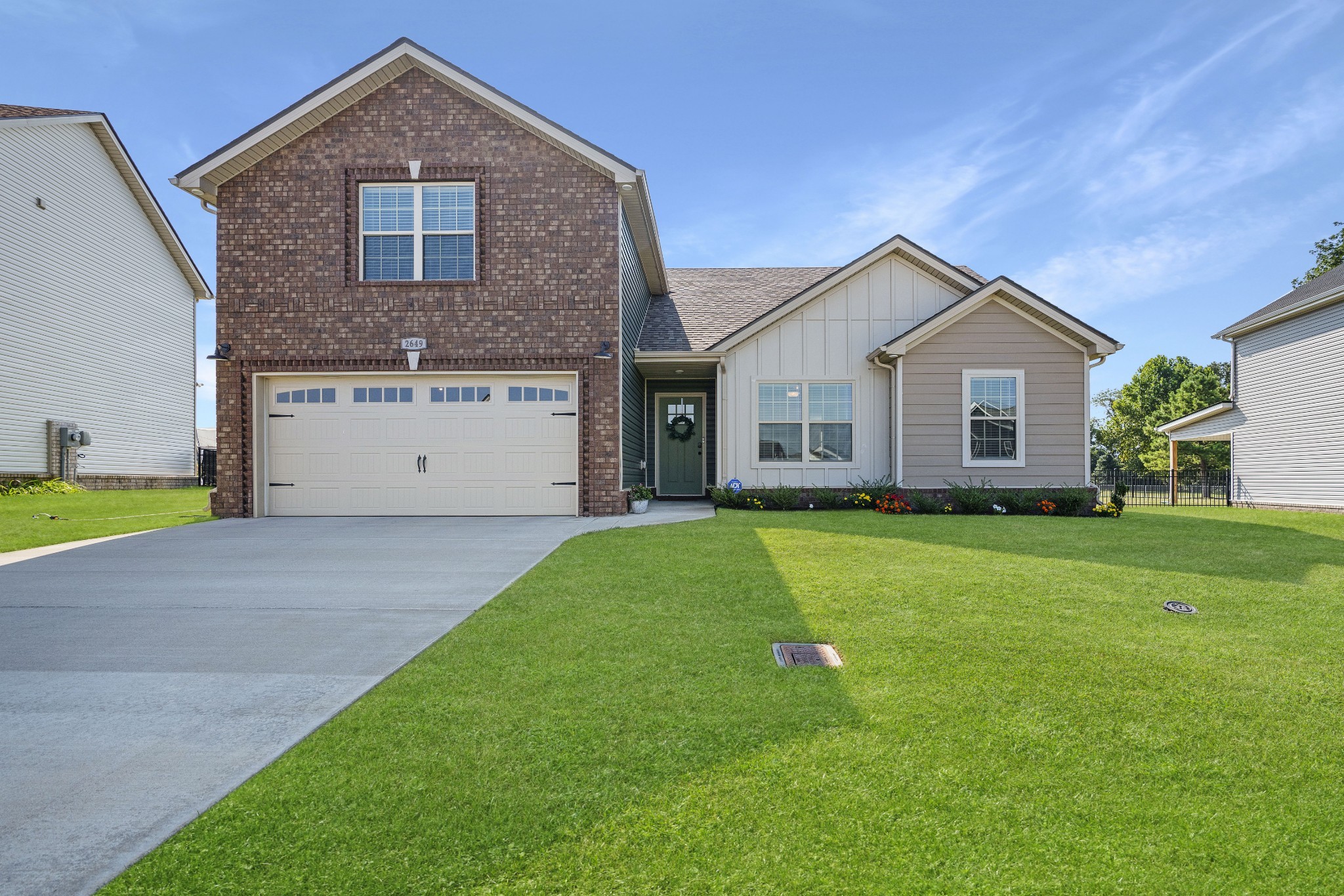 a view of a house with a yard