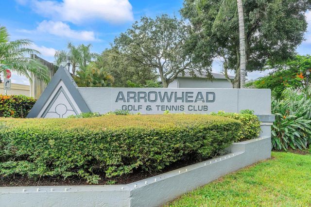 $375,000 | 1805 Southwest 81st Avenue, Unit 415 | Arrowhead Golf & Tennis Club