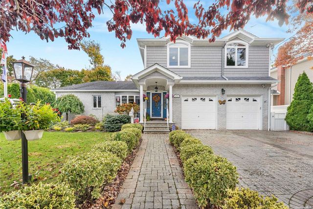 $1,499,000 | 2686 Falcon Street | East Meadow