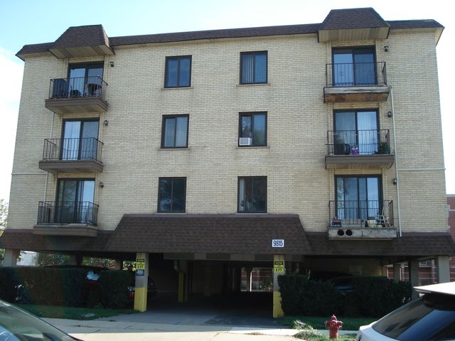 $169,900 | 9815 Lawrence Court, Unit 3E | Schiller Park