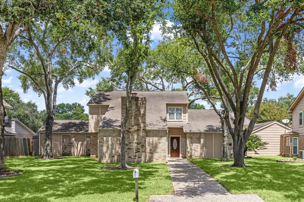 front view of house with a yard