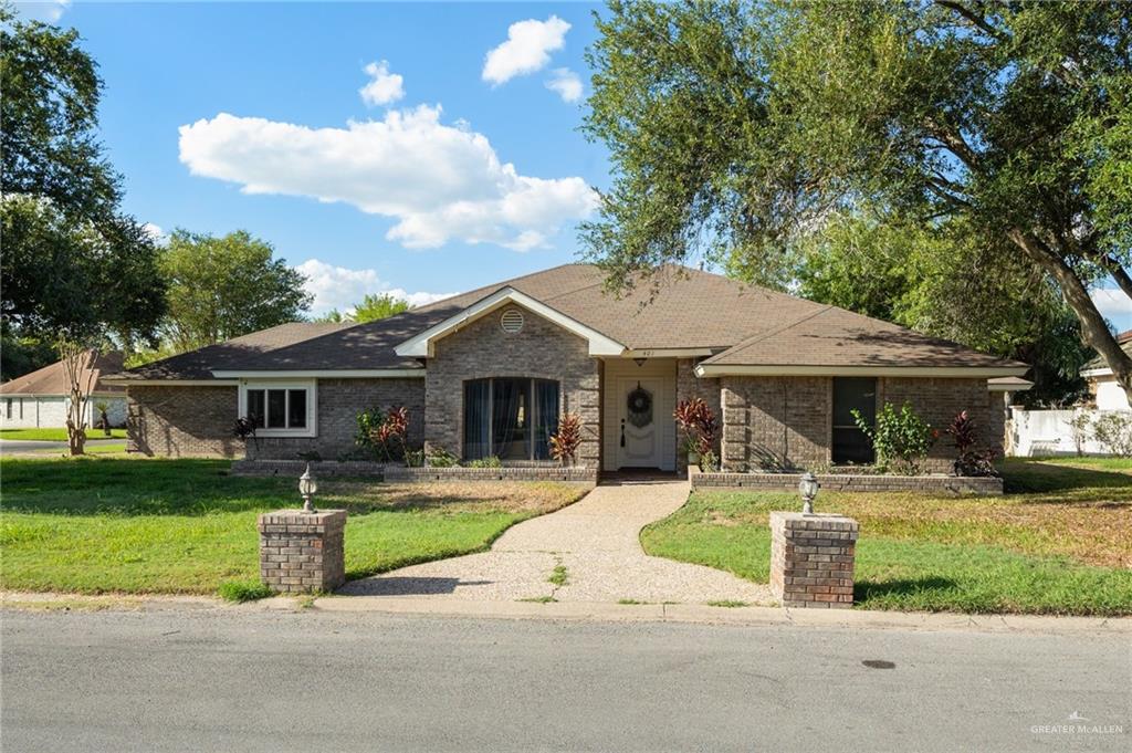 Ranch-style house featuring a front lawn