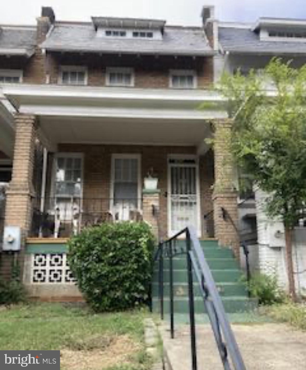 a view of a house with a fountain