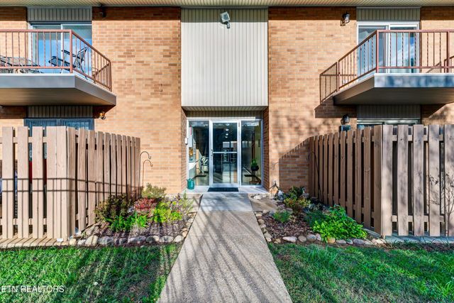 $179,900 | 3104 North Broadway, Unit C21 | Edgewood