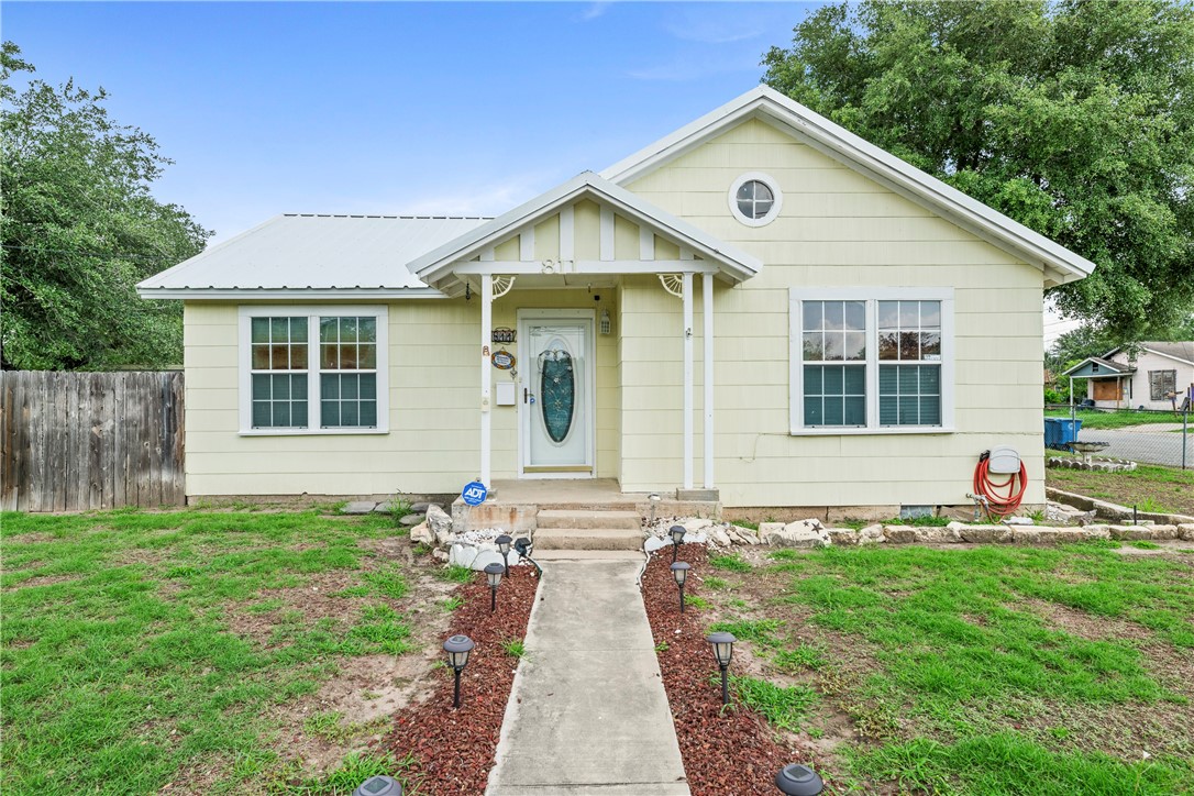 a view of front of house with a yard