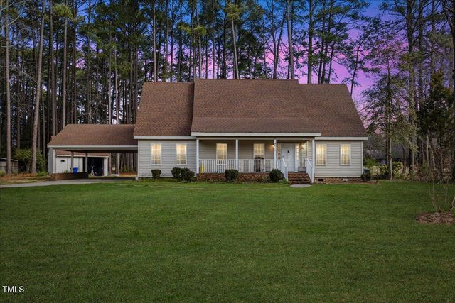 $385,000 | 4610 Pinehurst Drive North | Country Club Colony