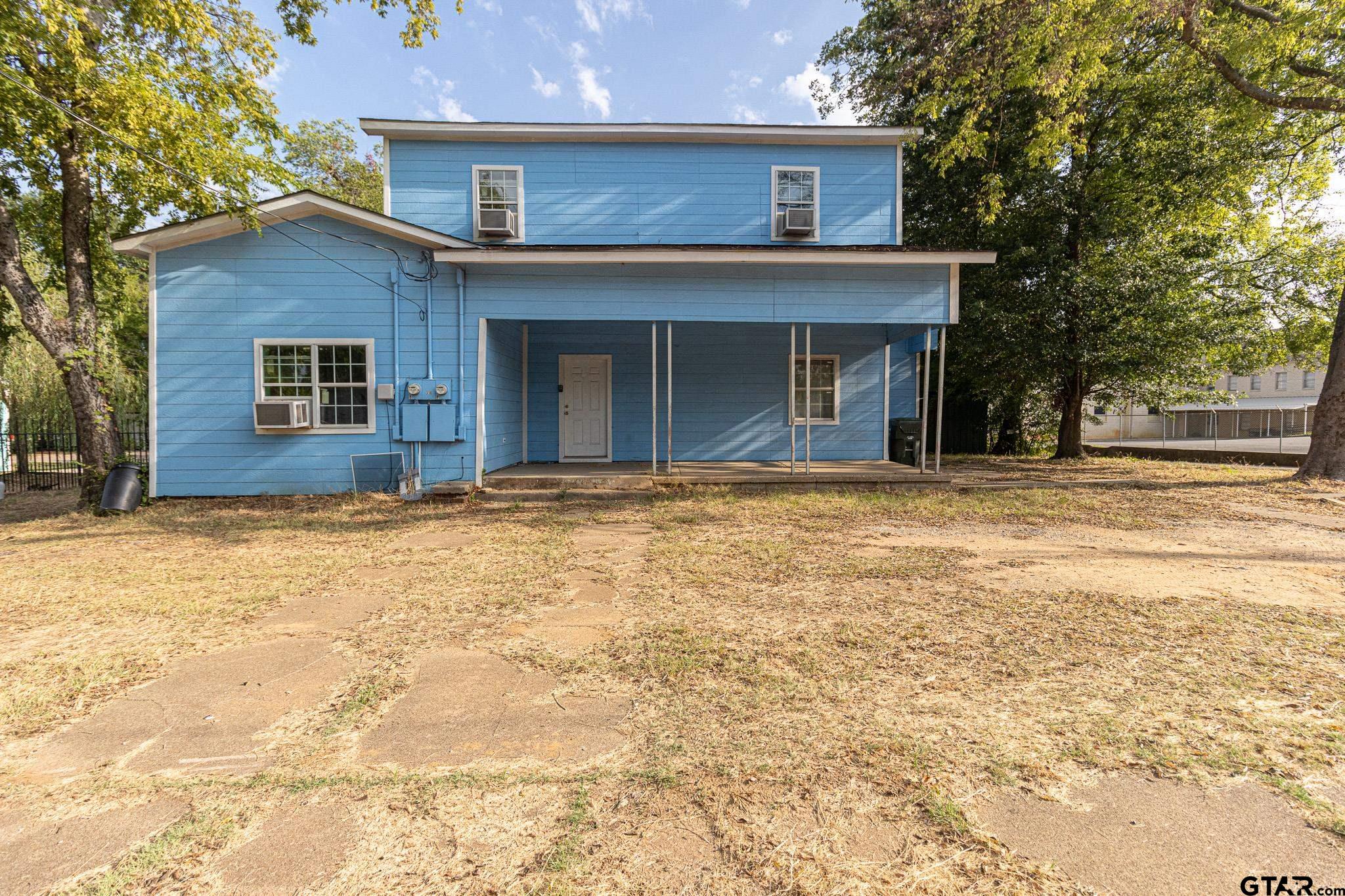 a view of a house with a yard