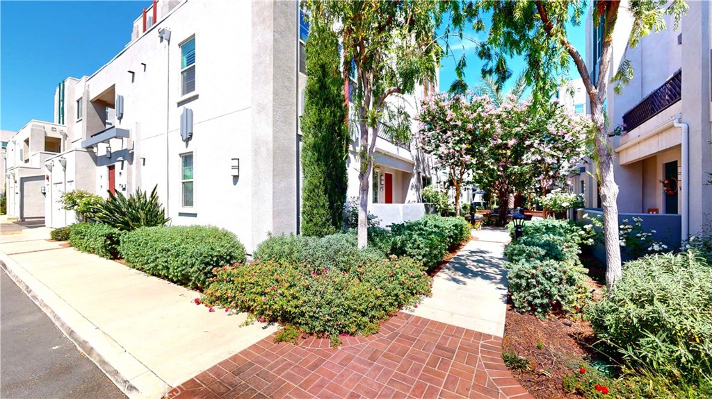 a view of a pathway with house on both side